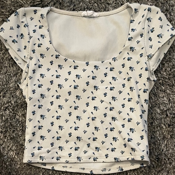 Chic Cream Floral Blouse - Picture 1 of 4